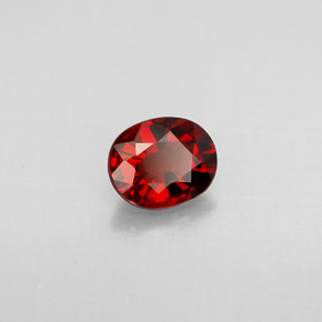 Spinello naturale  da 0,66 ct, taglio ovale, VS