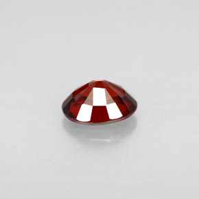 Spinello naturale  da 0,66 ct, taglio ovale, VS