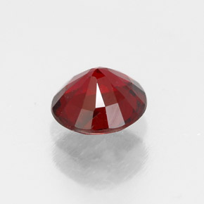 Spinello naturale rosso da 0,68 ct, taglio rotondo, VS