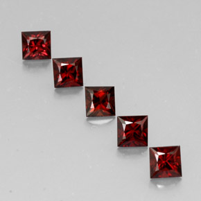 Spinello naturale rosso da  ct, quadrato, VVS-VS