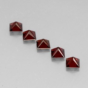 Spinello naturale rosso da  ct, quadrato, VVS-VS