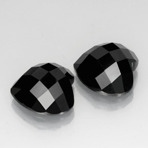 Spinello naturale nero da 14,26 ct, a forma di cuore, opaco