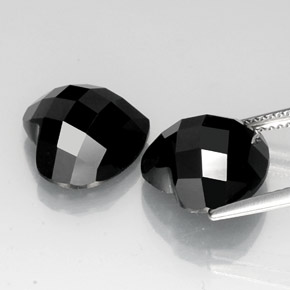 Spinello naturale nero da 14,26 ct, a forma di cuore, opaco