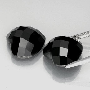 Spinello naturale nero da 14,36 ct, a forma di cuore, opaco
