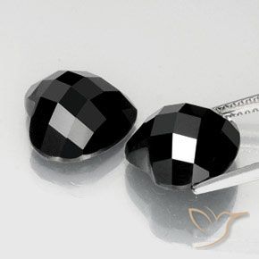 Gemme di Spinello Nero naturale da 14.04 ct, Cuore, Opaco