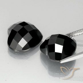 Gemme di Spinello Nero naturale da 13.94 ct, Cuore, Opaco