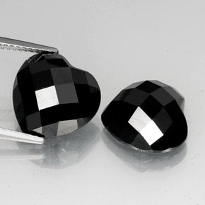 Spinello naturale nero da 13,94 ct, a forma di cuore, opaco