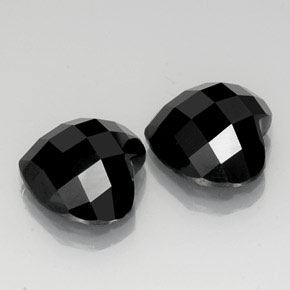 Spinello naturale nero da 13,94 ct, a forma di cuore, opaco
