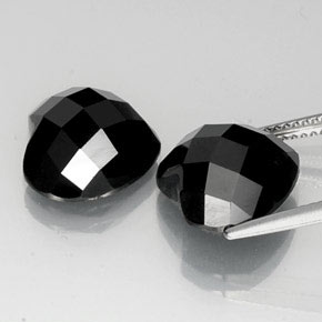 Spinello naturale nero da 13,94 ct, a forma di cuore, opaco