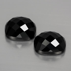 Spinello naturale nero da 8,88 ct, taglio a cuscino, opaco