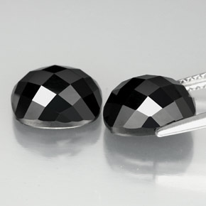 Spinello naturale nero da 7,82 ct, taglio a cuscino, opaco