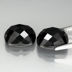 Spinello naturale nero da 7,86 ct, taglio a cuscino, opaco
