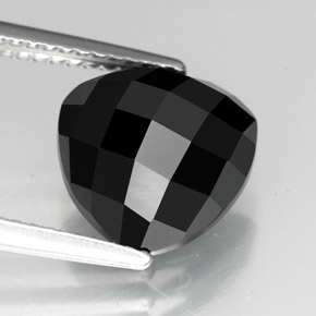 Spinello naturale nero da 3,89 ct, trillion, opaco