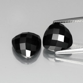 Spinello naturale nero da 8,33 ct, trillion, opaco