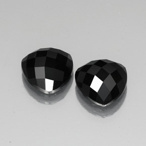 Spinello naturale nero da 8,33 ct, trillion, opaco