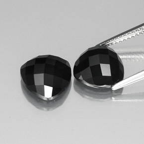 Spinello naturale nero da 8,33 ct, trillion, opaco