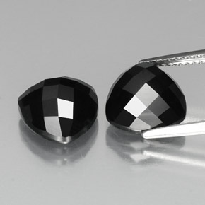 Spinello naturale nero da 9,13 ct, trillion, opaco