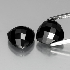 Spinello naturale nero da 8,73 ct, trillion, opaco