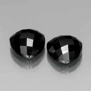 Spinello naturale nero da 8,73 ct, trillion, opaco