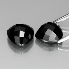 Spinello naturale nero da 8,73 ct, trillion, opaco