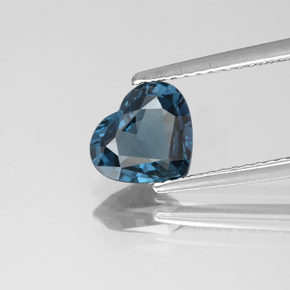 Spinello naturale blu da 1,52 ct, a forma di cuore, VS