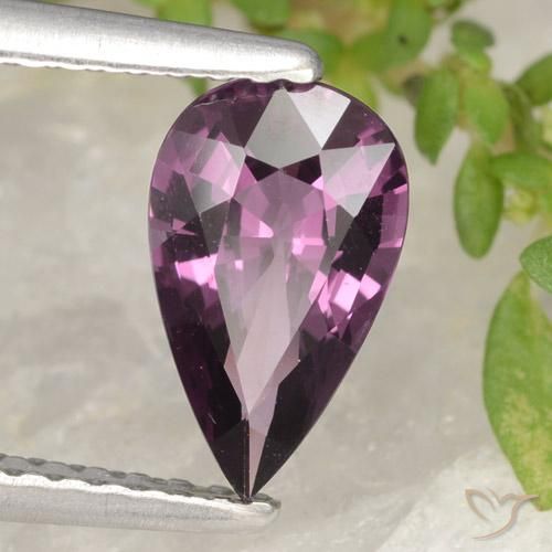 Spinello Viola scuro naturale da 1.06 ct, Forma a pera, VVS