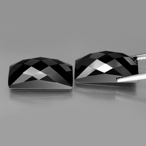 Spinello naturale nero da 25,01 ct, baguette, opaco