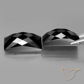 Gemme di Spinello Nero con riflessi dorati naturale da 25.72 ct, Taglio a baguette, Opaco