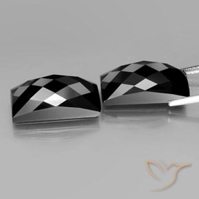 Gemme di Spinello Nero con riflessi dorati naturale da 25.51 ct, Taglio a baguette, Opaco