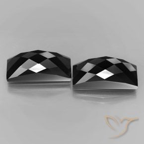 Gemme di Spinello Nero con riflessi dorati naturale da 25.07 ct, Taglio a baguette, Opaco