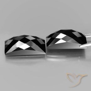 Gemme di Spinello Nero con riflessi dorati naturale da 25.07 ct, Taglio a baguette, Opaco