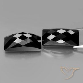 25.34ctw Naturale Nero con riflessi dorati Spinello, Taglio a baguette, Opaco, Photo A