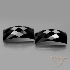 Gemme di Spinello Nero con riflessi dorati naturale da 25.34 ct, Taglio a baguette, Opaco