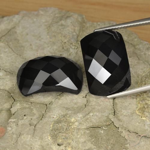 Gemme di Spinello Nero naturale da 28.79 ct, Taglio a fantasia, Opaco