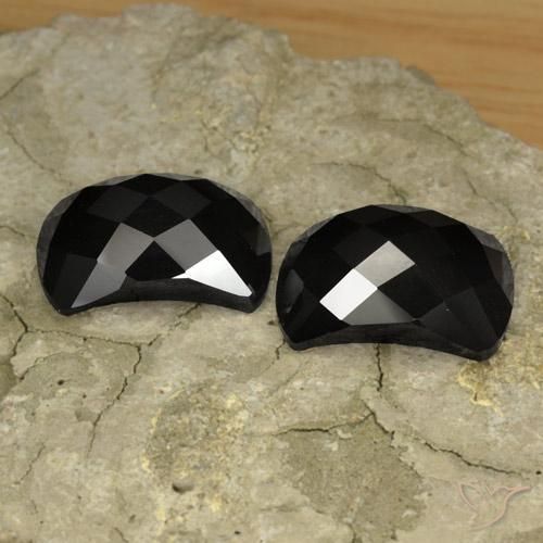 Gemme di Spinello Nero naturale da 28.79 ct, Taglio a fantasia, Opaco