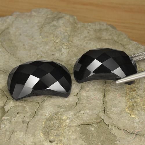 Gemme di Spinello Nero naturale da 28.79 ct, Taglio a fantasia, Opaco