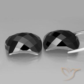 Gemme di Spinello Nero naturale da 27.48 ct, Taglio a fantasia, Opaco