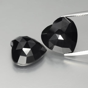Spinello naturale nero da 17,28 ct, a forma di cuore, opaco
