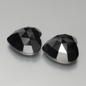 Spinello naturale nero da 17,28 ct, a forma di cuore, opaco