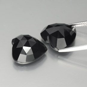 Spinello naturale nero da 17,28 ct, a forma di cuore, opaco