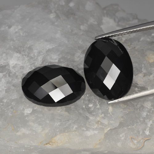 23.18ctw Naturale Nero Spinello, Ovale, Opaco