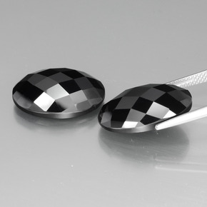 Spinello naturale nero da 24,58 ct, taglio ovale, opaco