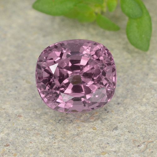 Spinello Viola medio naturale da 1.01 ct, Taglio a cuscino, VVS-VS