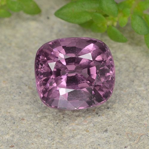 Spinello Viola medio naturale da 1.50 ct, Cuscino, VVS-VS