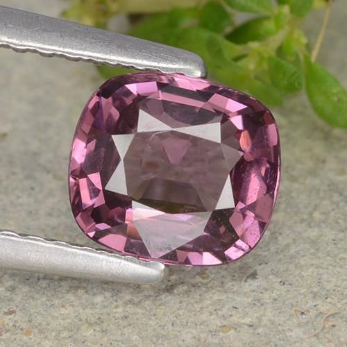 Spinello Magenta-Rosa medio naturale da 1.09 ct, Taglio a cuscino, VVS-VS