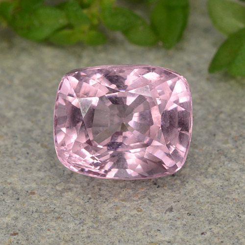 Spinello naturale porpora da 1,57 ct, taglio a cuscino, VS
