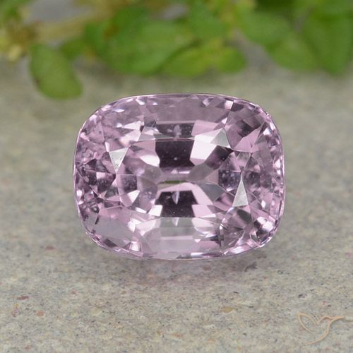 Spinello Viola chiaro naturale da 1.66 ct, Cuscino, VS