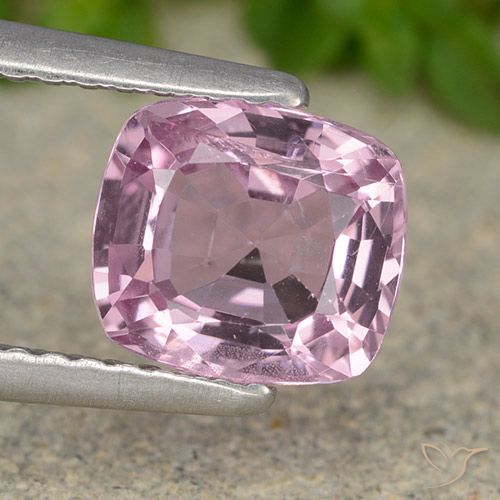 Spinello Viola chiaro naturale da 1.58 ct, Taglio a cuscino, VS