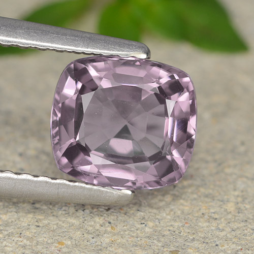 Spinello Viola chiaro naturale da 1.35 ct, Taglio a cuscino, VVS