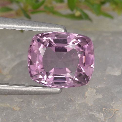 1.35ct Naturale Viola medio Spinello, Cuscino, VVS